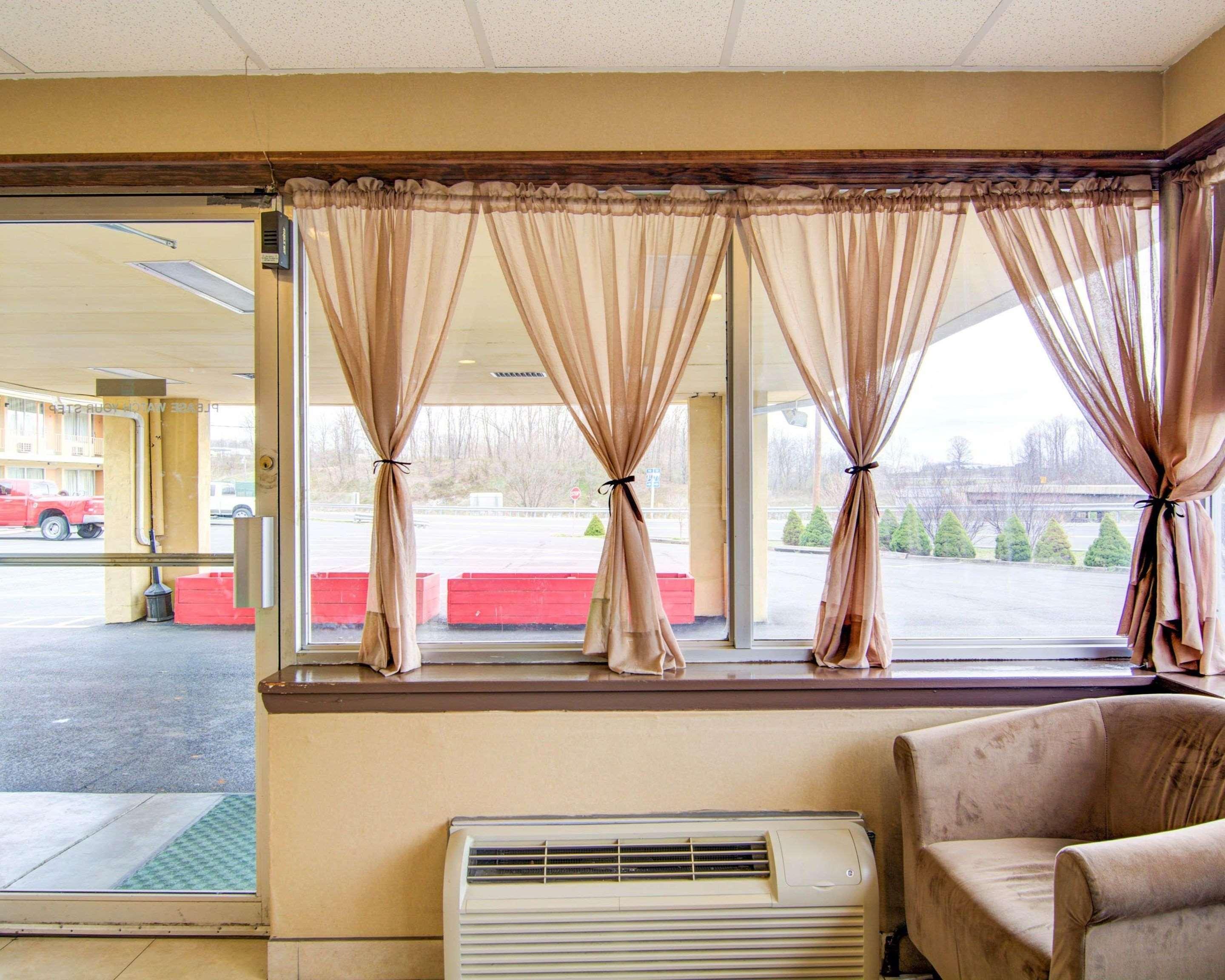 Econo Lodge Wytheville I-77 & I-81 Exterior photo