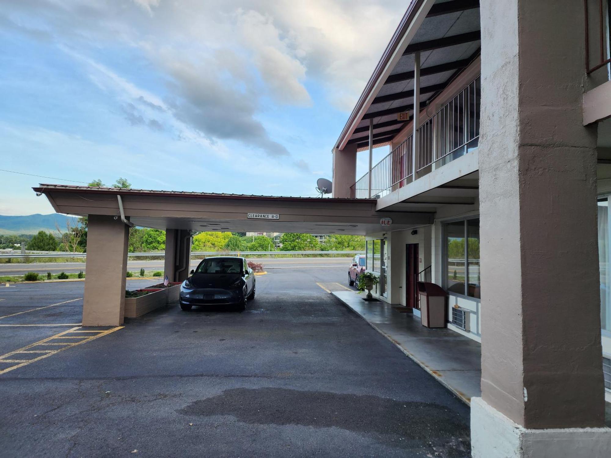 Econo Lodge Wytheville I-77 & I-81 Exterior photo
