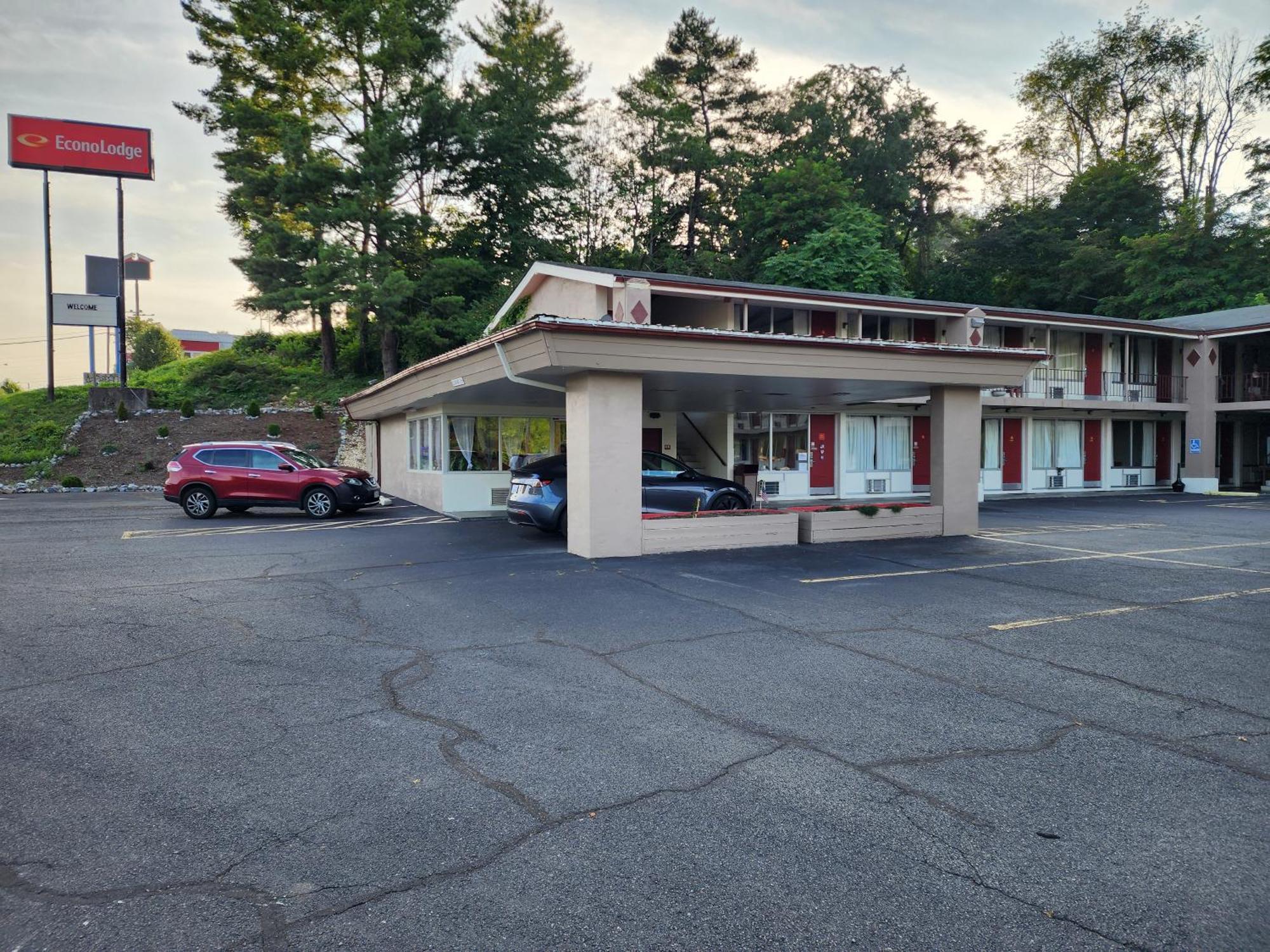 Econo Lodge Wytheville I-77 & I-81 Exterior photo