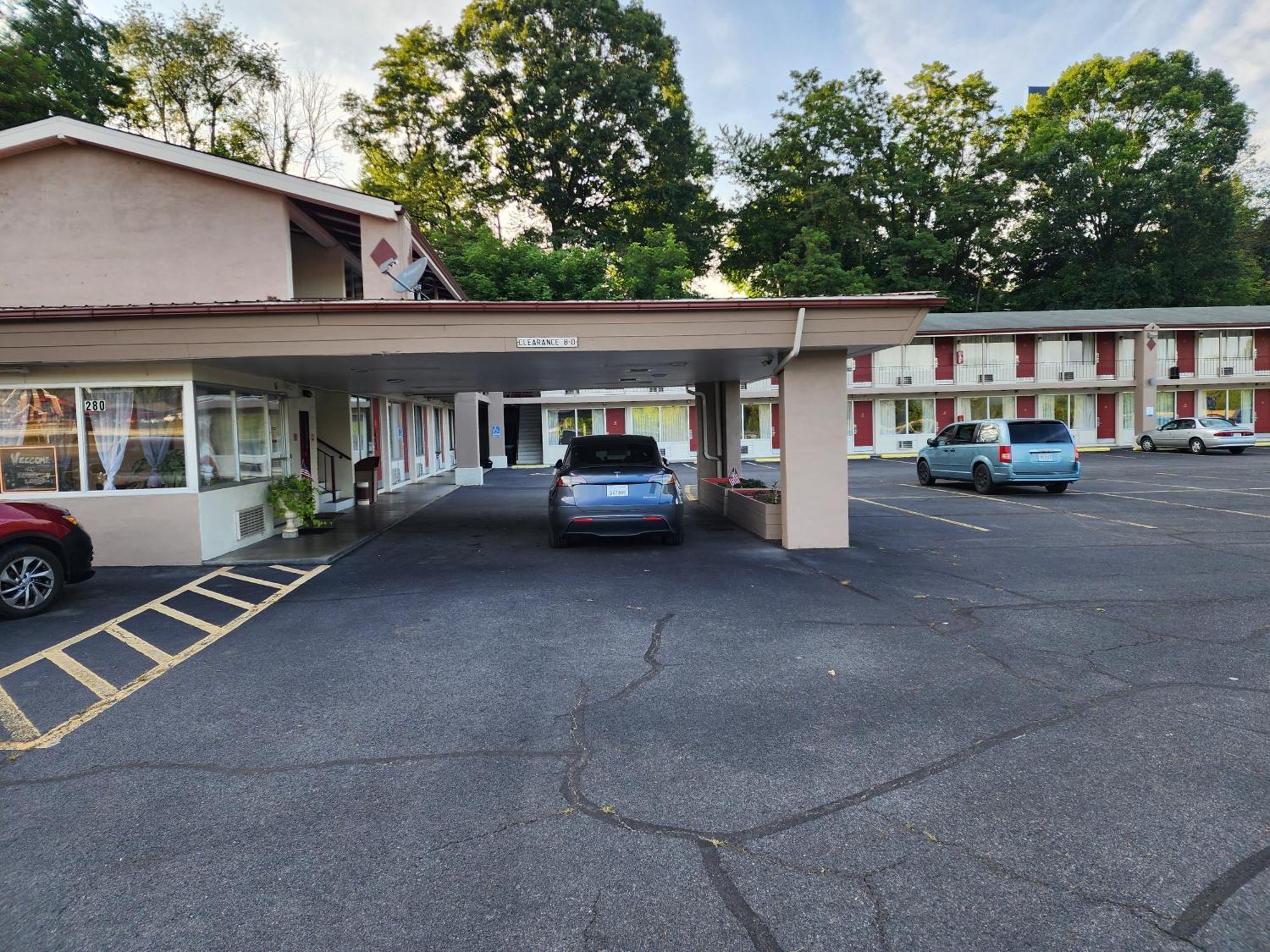 Econo Lodge Wytheville I-77 & I-81 Exterior photo