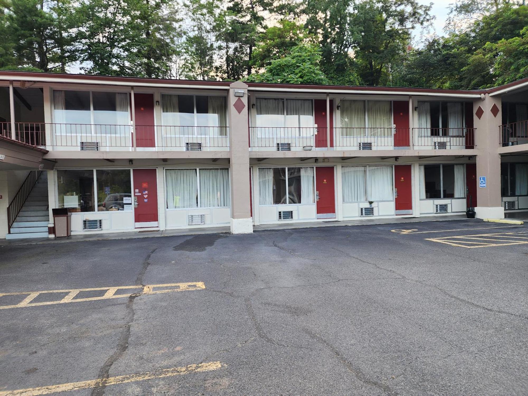 Econo Lodge Wytheville I-77 & I-81 Exterior photo