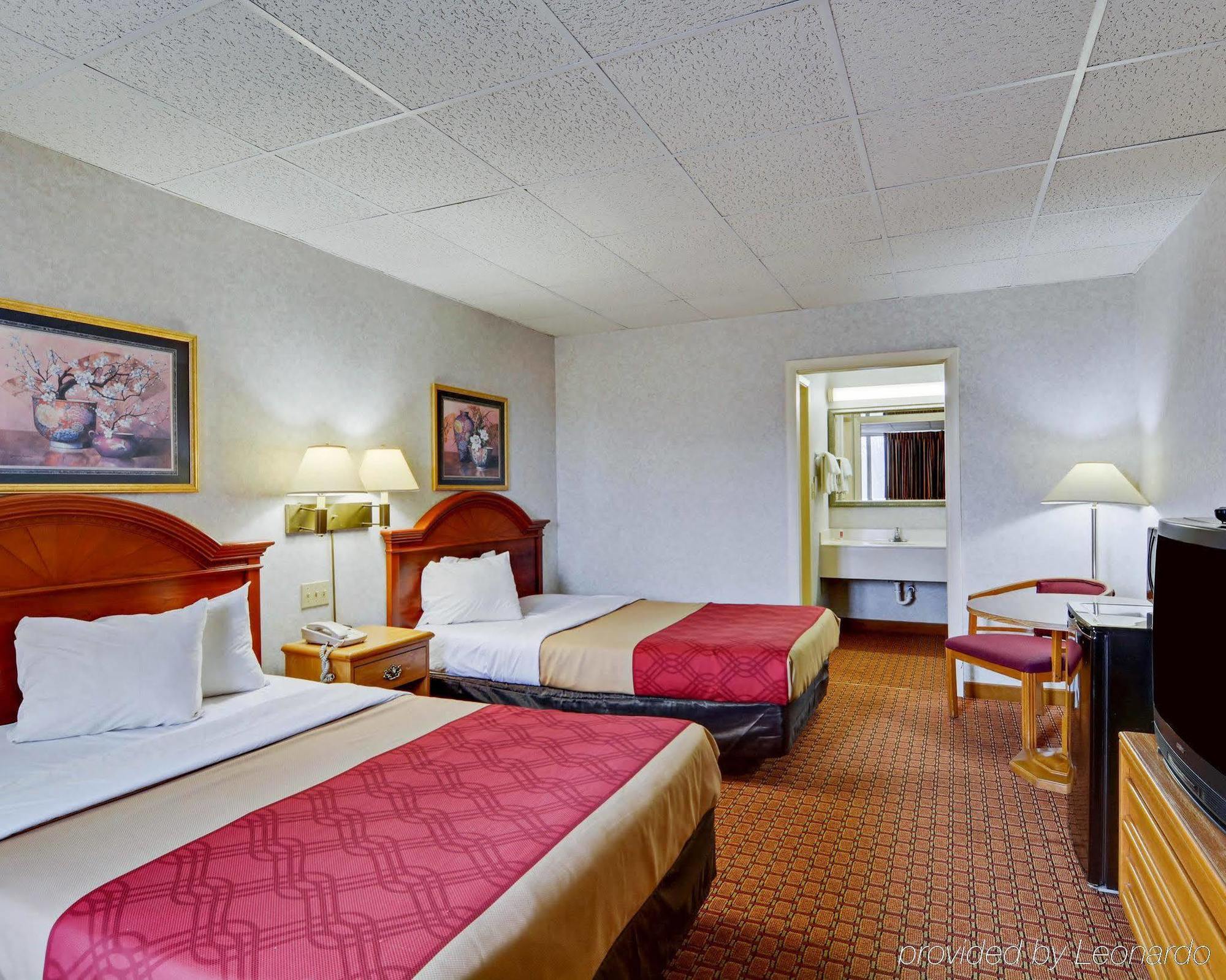 Econo Lodge Wytheville I-77 & I-81 Exterior photo