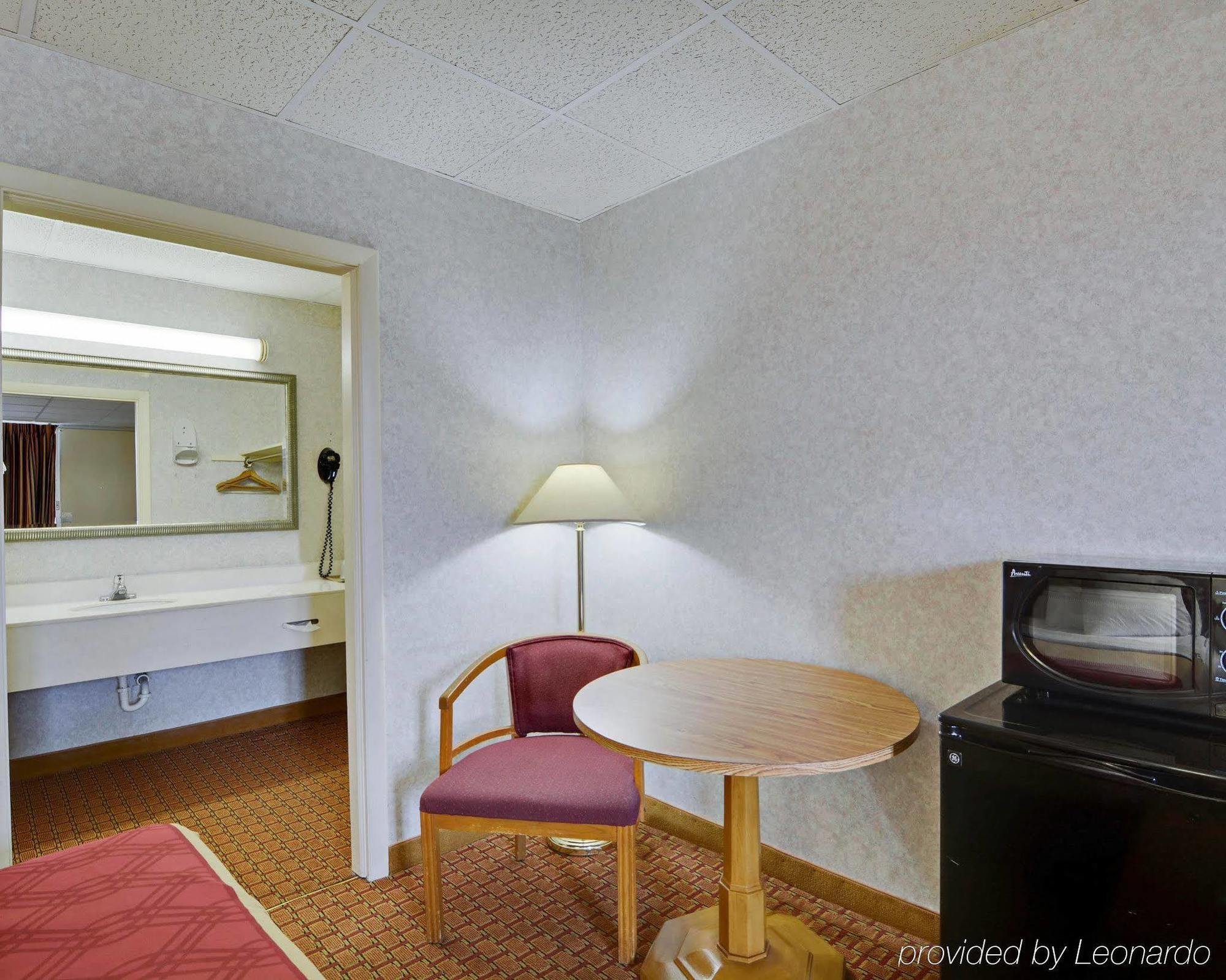 Econo Lodge Wytheville I-77 & I-81 Exterior photo